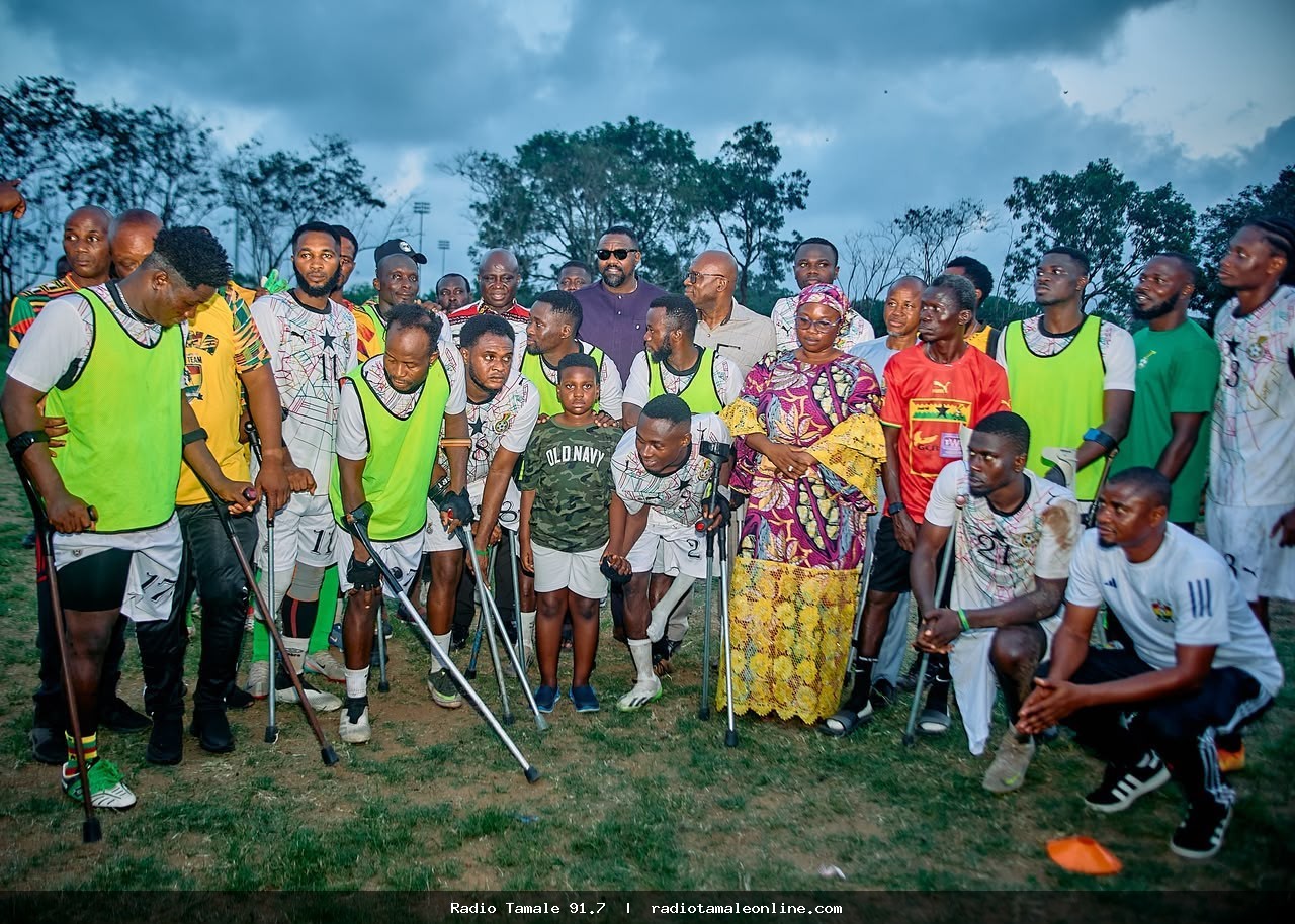 Minister Agriculture Donates GH¢50,000 To Black Challenge, Pledges Poultry Businesses For Eight Players