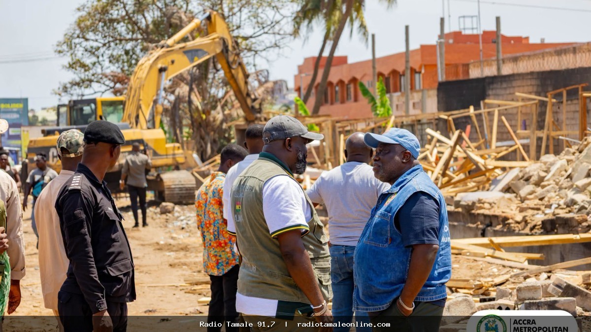 AMA removes unauthorised makeshift structures being rebuilt at Kofikrom to make way for block housing