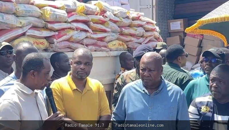 Prez. Mahama presents relief items to Hohoe flood victims
