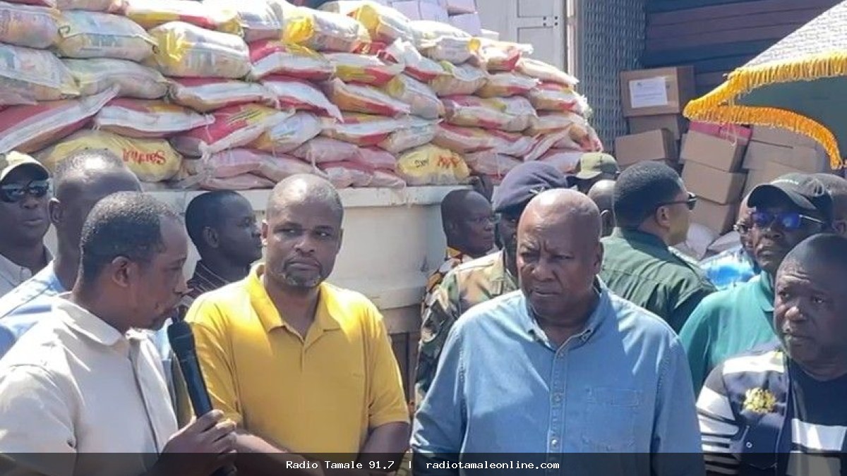Prez. Mahama presents relief items to Hohoe flood victims