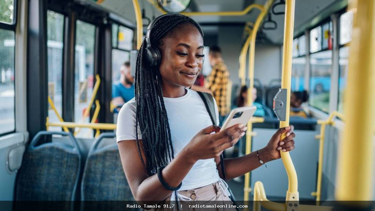 People playing loud music on buses in UK could face £100 fine